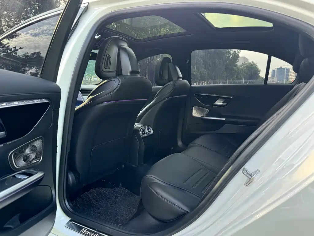 Mercedes-Benz C-Class — миниатюра 12