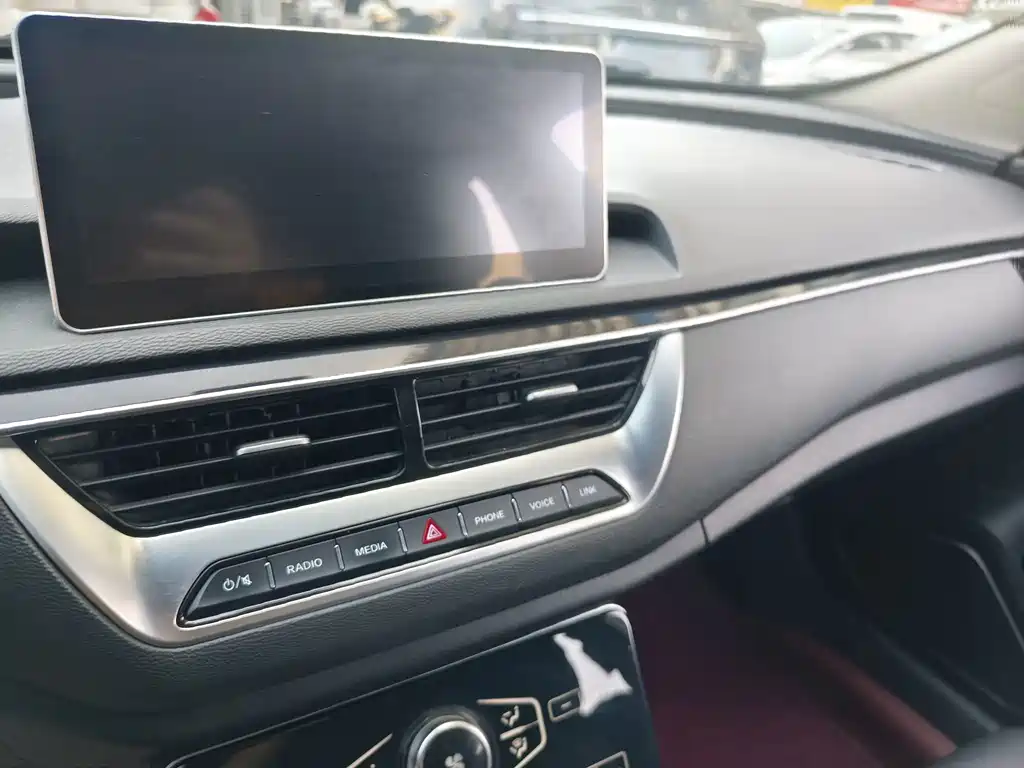 Hongqi Hongqi H5 — миниатюра 13