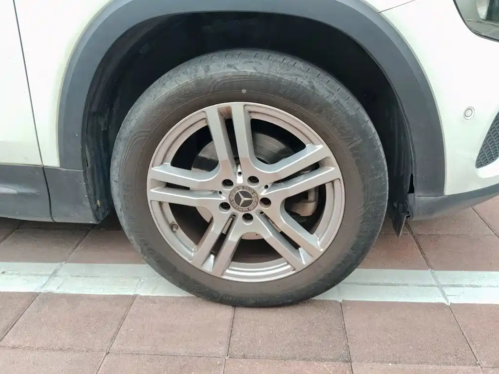 Mercedes-Benz GLB — миниатюра 8