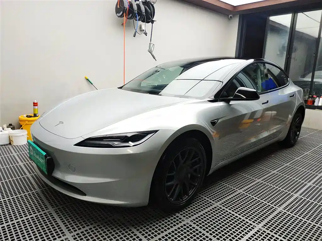 Tesla Model 3 2024