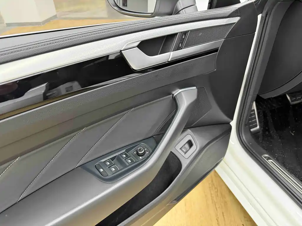 Volkswagen CC — миниатюра 7