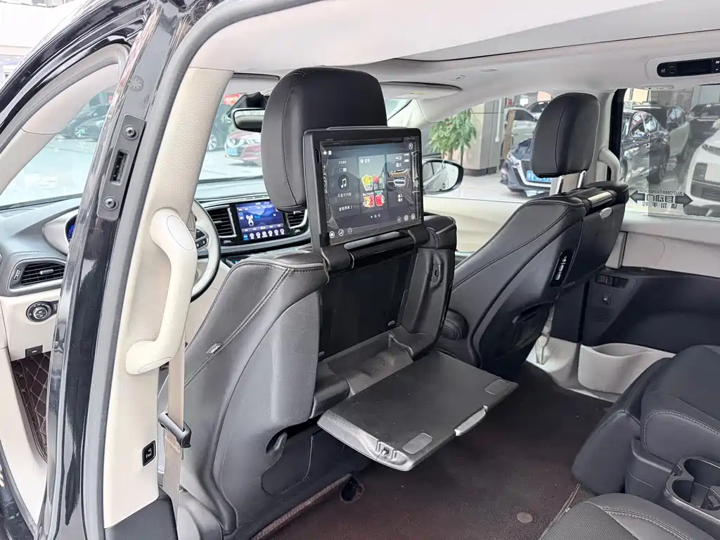 Chrysler Grand Voyager (Import) — миниатюра 13