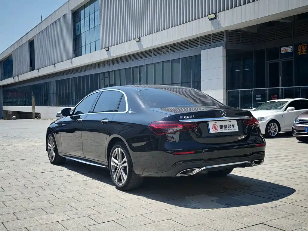 Mercedes-Benz E-Class — миниатюра 23