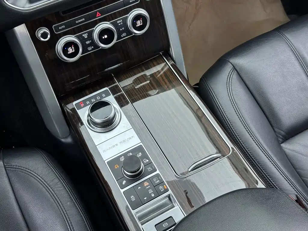 Land Rover Range Rover — миниатюра 4