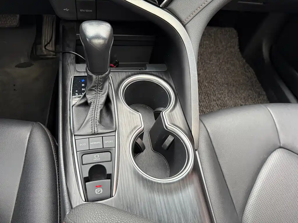 Toyota Camry — миниатюра 17