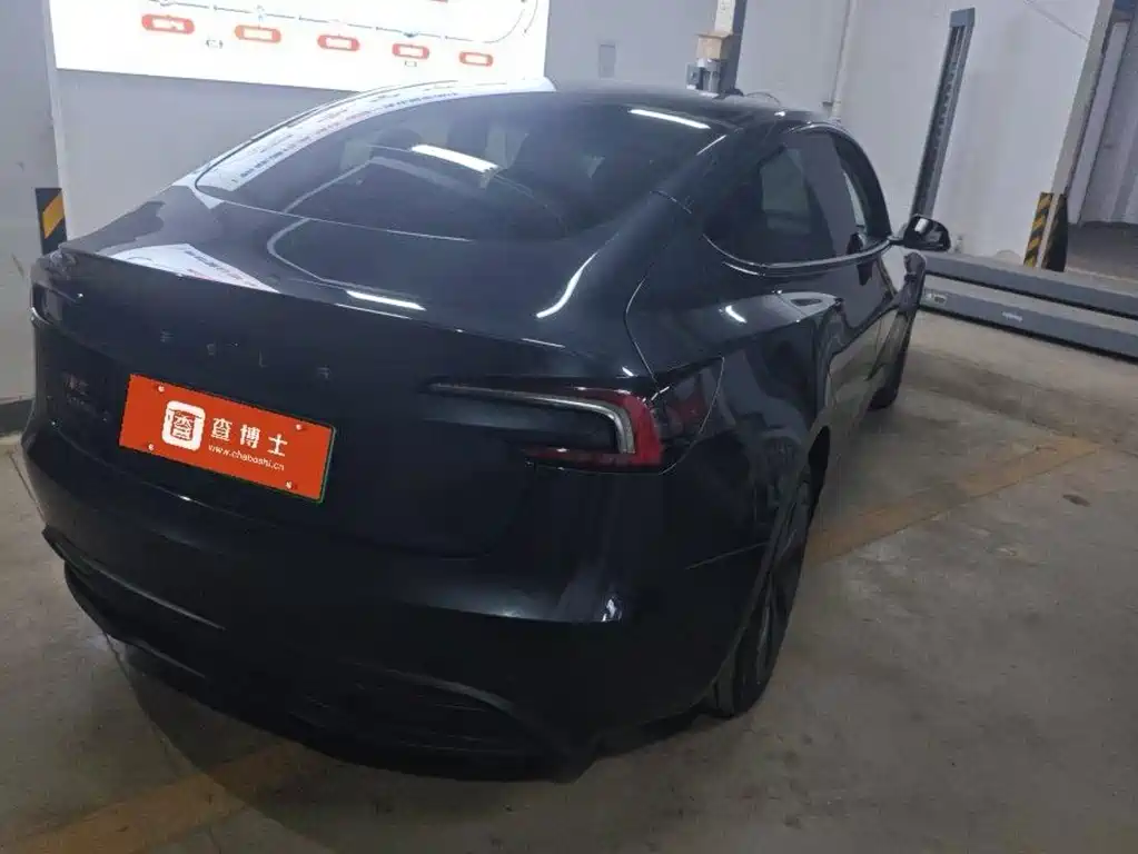 Tesla Model 3 — миниатюра 7