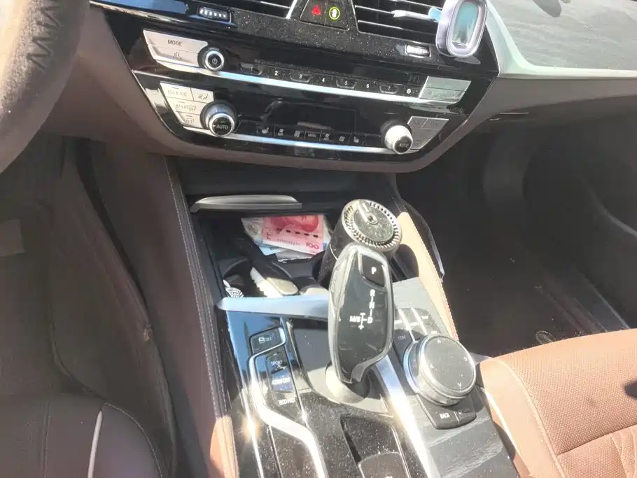 BMW 5 Series — миниатюра 16