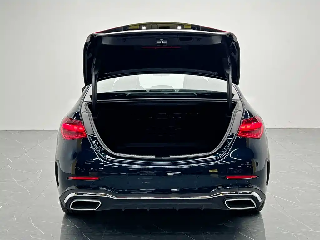 Mercedes-Benz C-Class — миниатюра 11