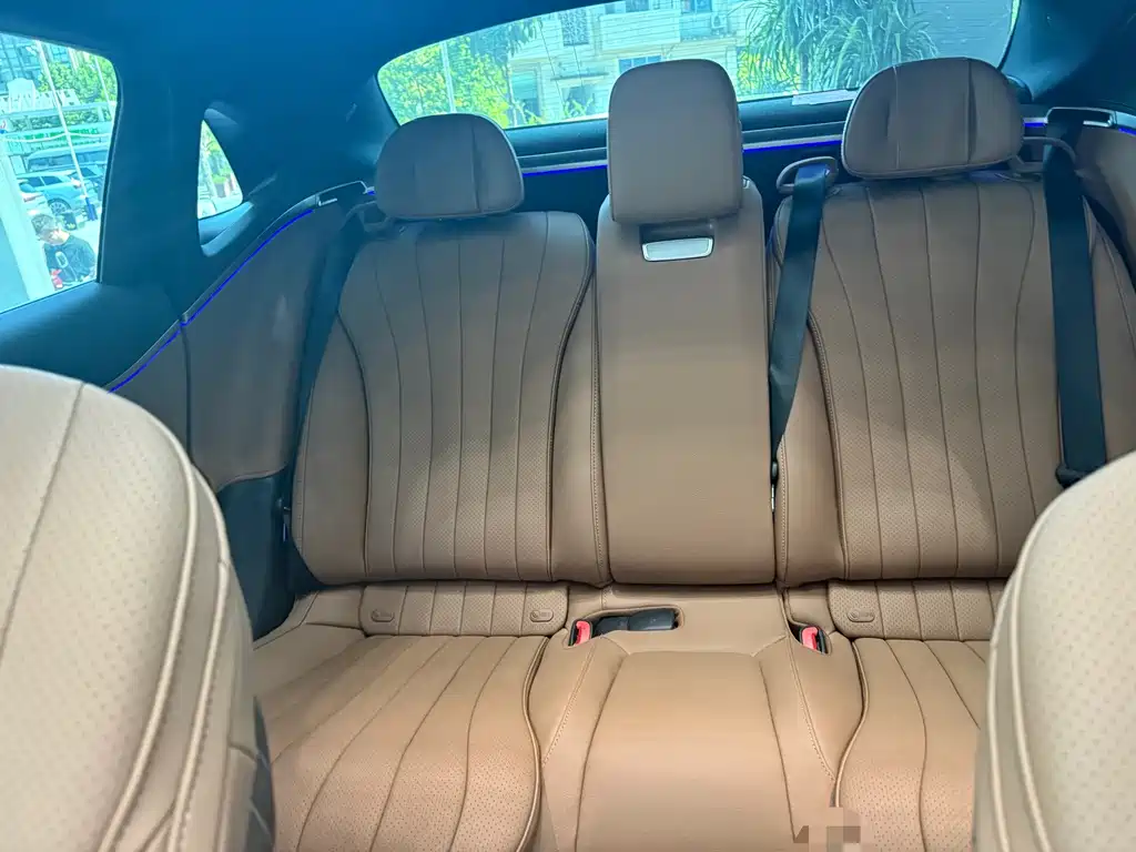 Mercedes-Benz E-Class — миниатюра 7