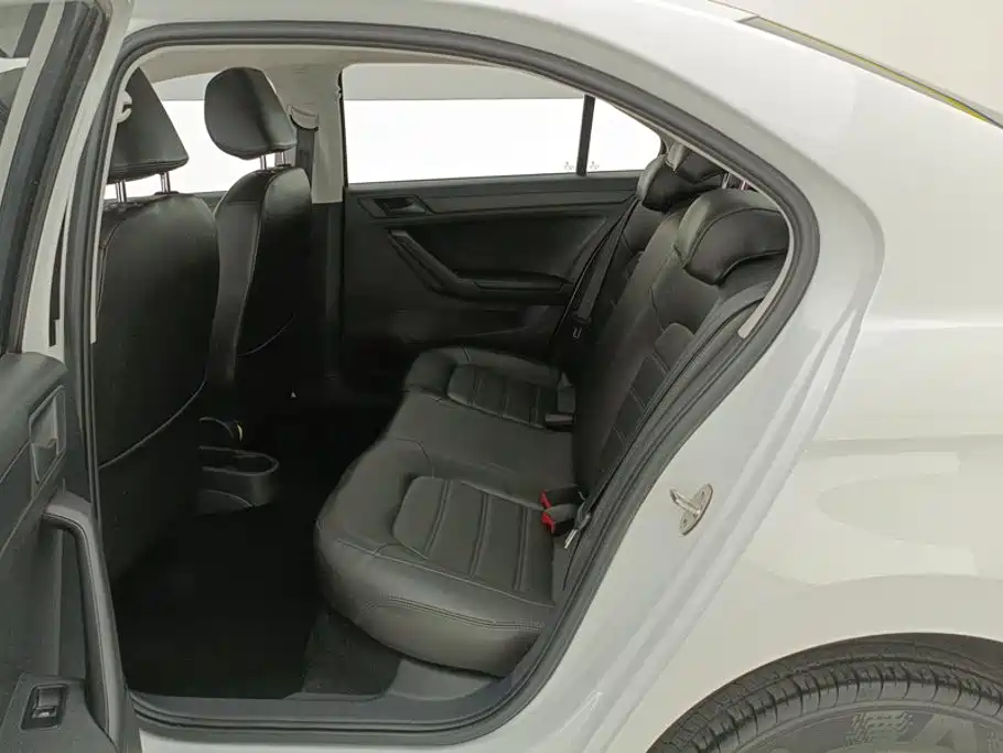 Volkswagen Jetta — миниатюра 11