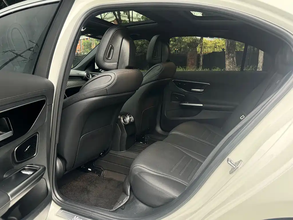 Mercedes-Benz C-Class — миниатюра 11