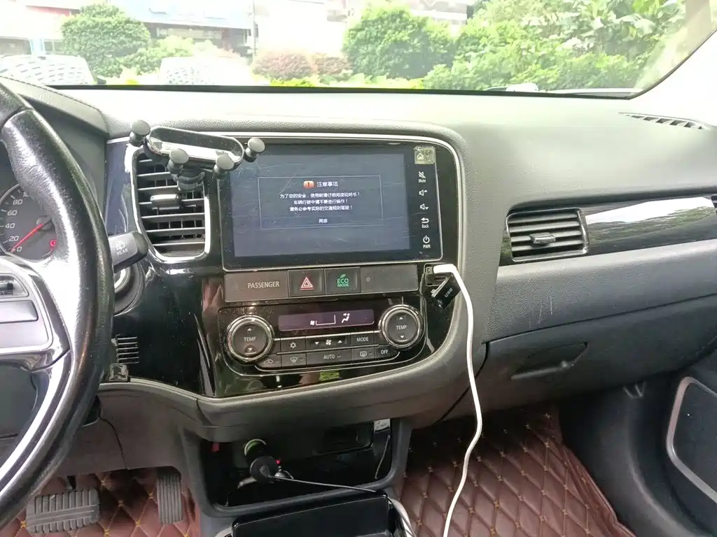 Mitsubishi Outlander — миниатюра 9