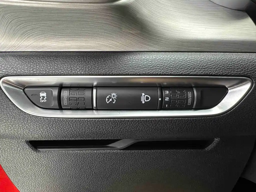 Geely Binyue — миниатюра 9