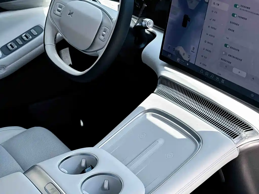 XPeng X9 — миниатюра 18