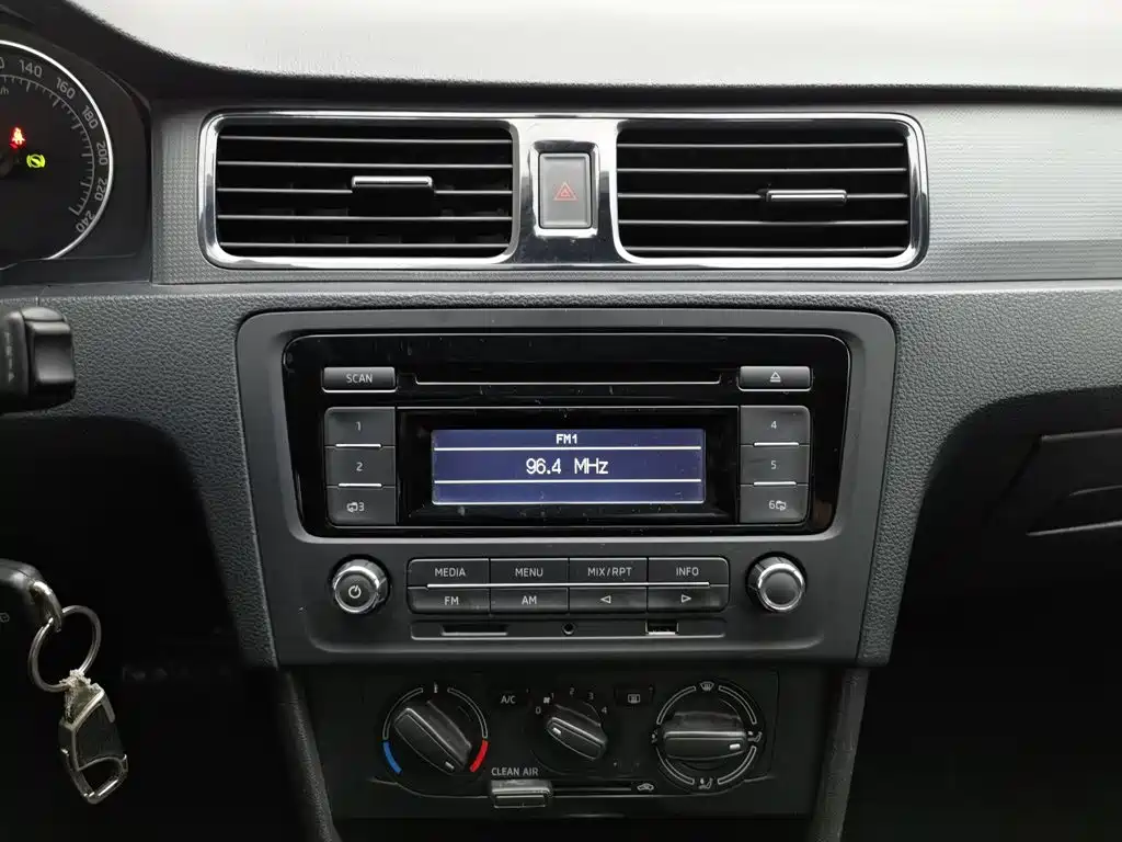 Skoda Rapid Spaceback — миниатюра 12
