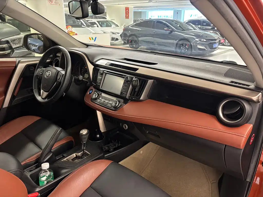 Toyota RAV4 — миниатюра 10