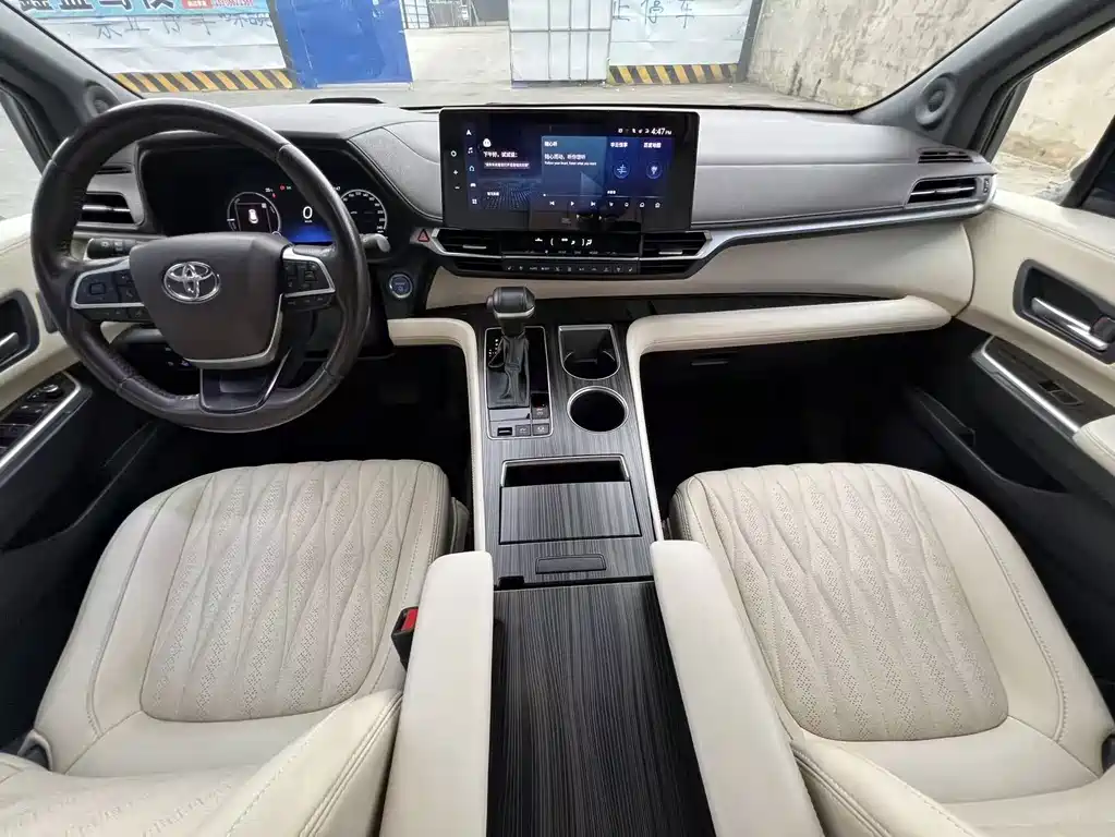 Toyota Sienna — миниатюра 12