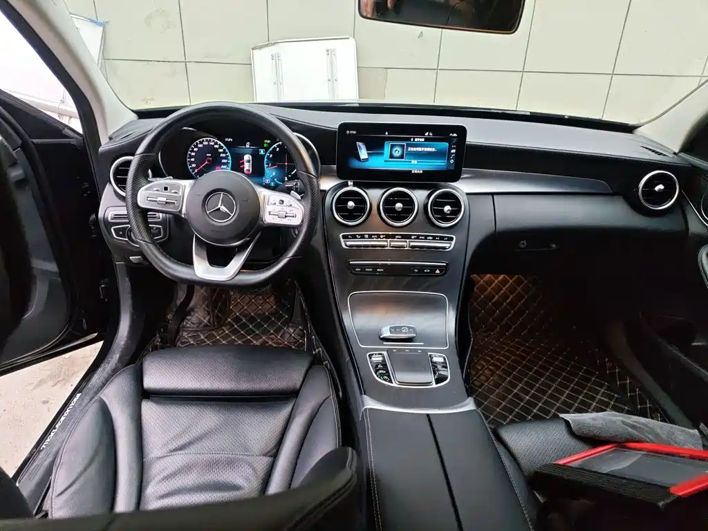 Mercedes-Benz C-Class — миниатюра 6