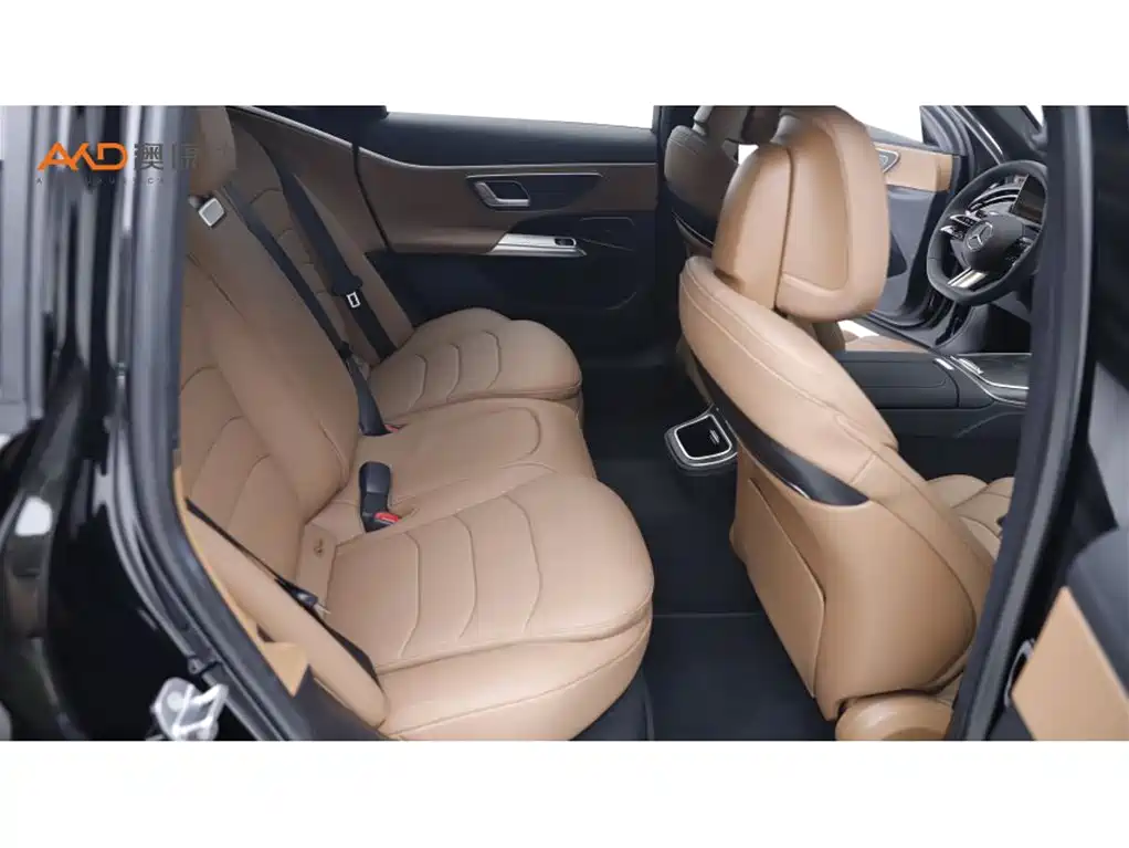Mercedes-Benz E-Class — миниатюра 8