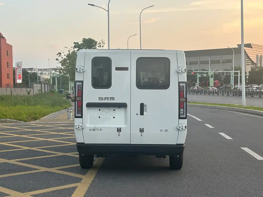 SRM Xinyuan E3 — миниатюра 6