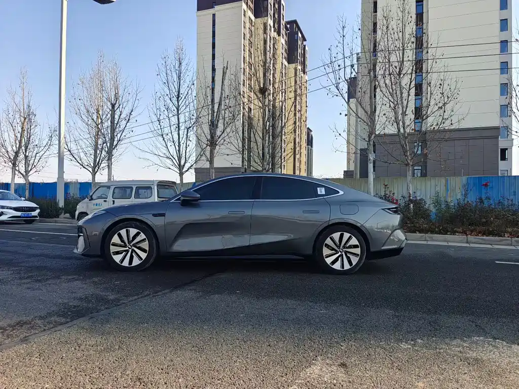 GEELY GALAXY GALAXY E8