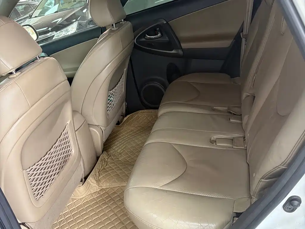 Toyota RAV4 — миниатюра 3