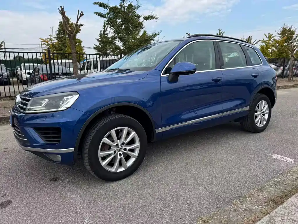 VOLKSWAGEN TOUAREG
