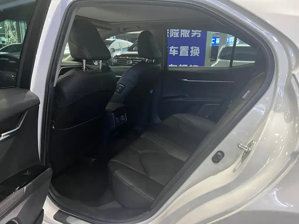 Toyota Camry — миниатюра 7