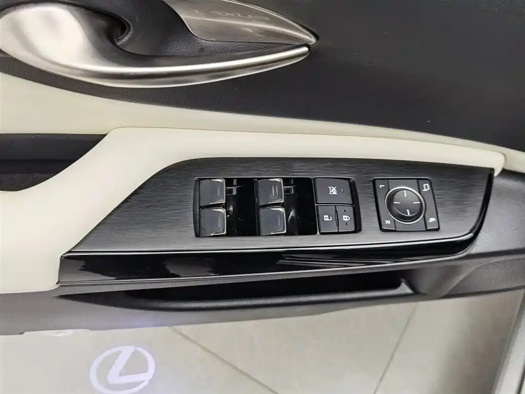 Lexus ES 2021 300h F SPORT