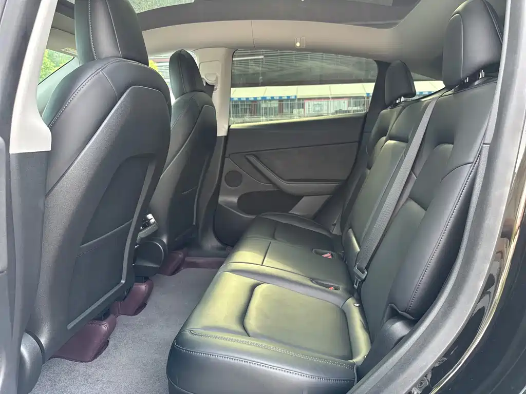 Tesla Model Y — миниатюра 14