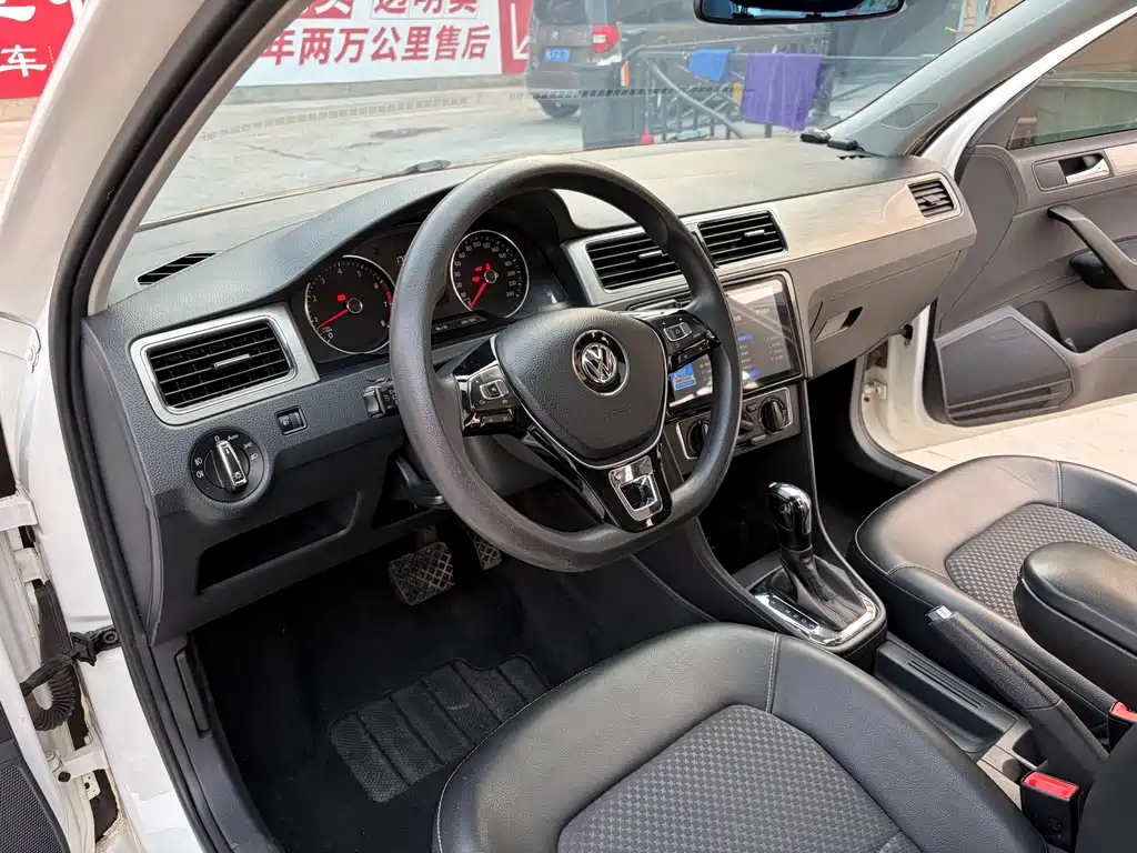 Volkswagen Santana 2015 1.6L AT Luxury