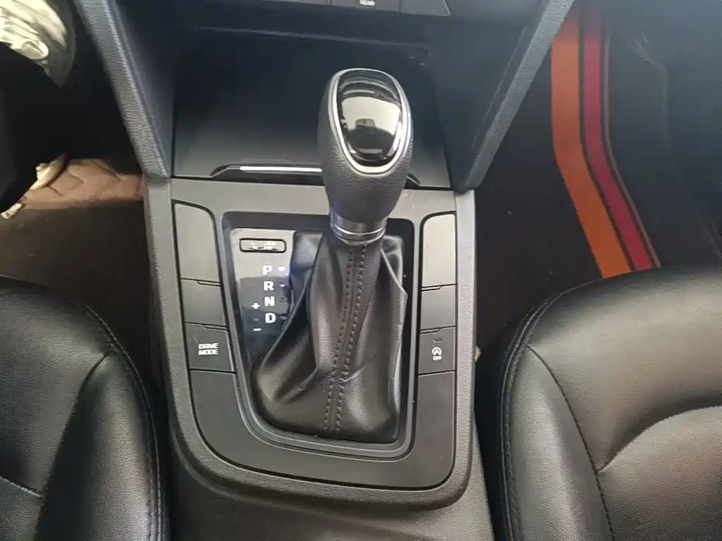Hyundai Elantra — миниатюра 14