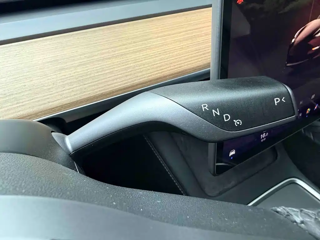 Tesla Model 3 — миниатюра 17