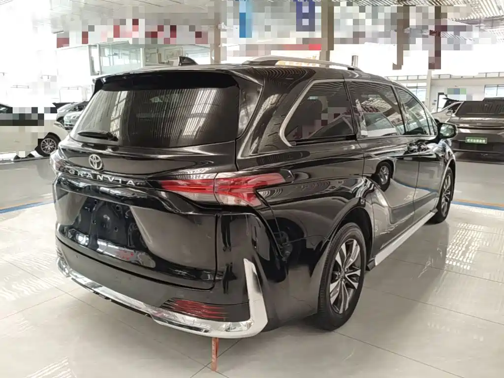 Toyota Granvia — миниатюра 5