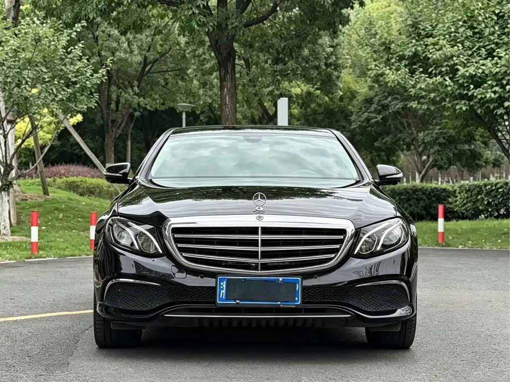 Mercedes-Benz E-Class — миниатюра 2