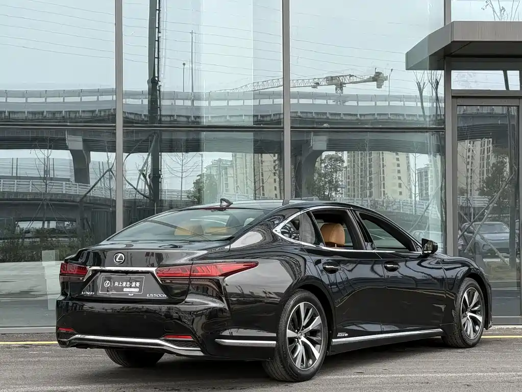 LEXUS LS