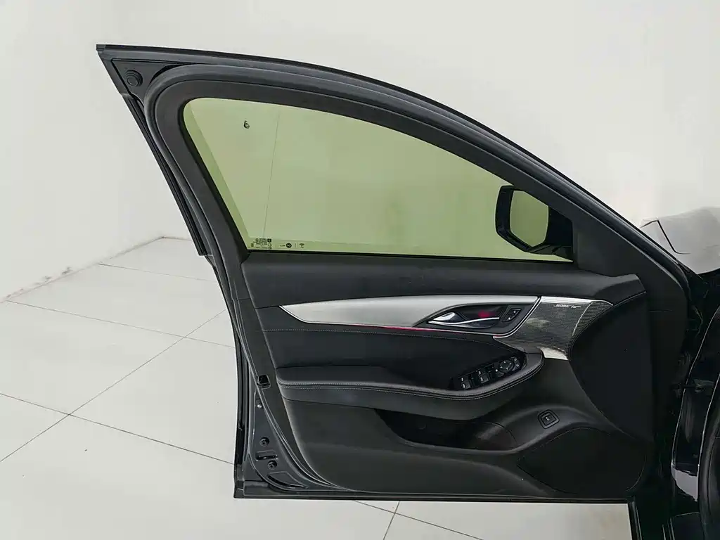 Cadillac CT5 — миниатюра 9