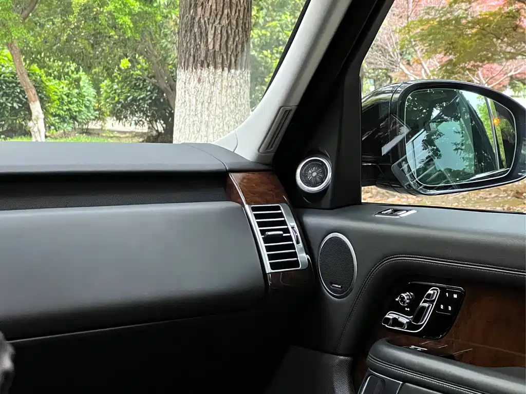 Land Rover Range Rover — миниатюра 18