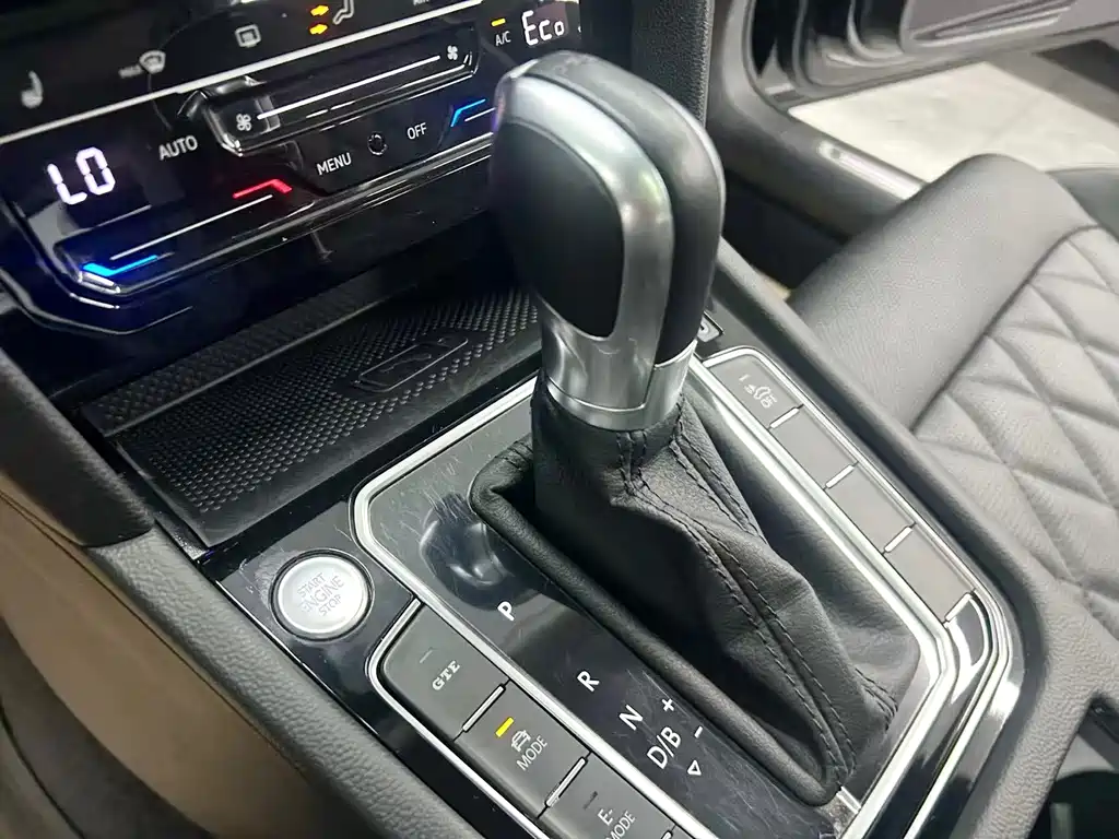 Volkswagen Magotan PHEV — миниатюра 11
