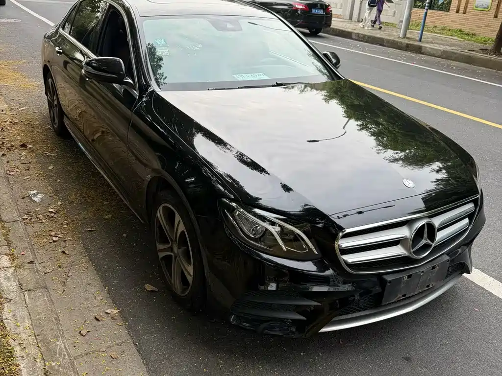 Mercedes-Benz E-Class — миниатюра 2