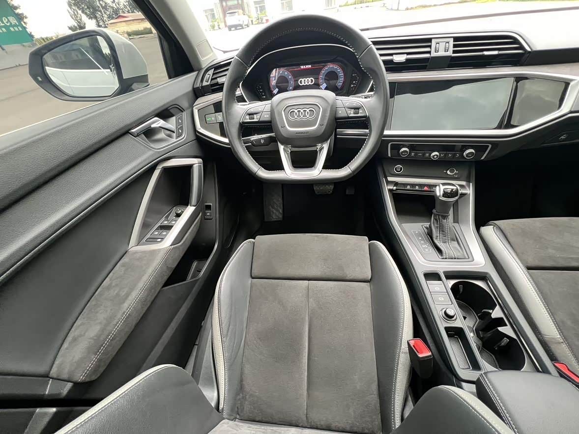 Audi Q3 1.4 л 2021 г. Белый, пробег 40000 км