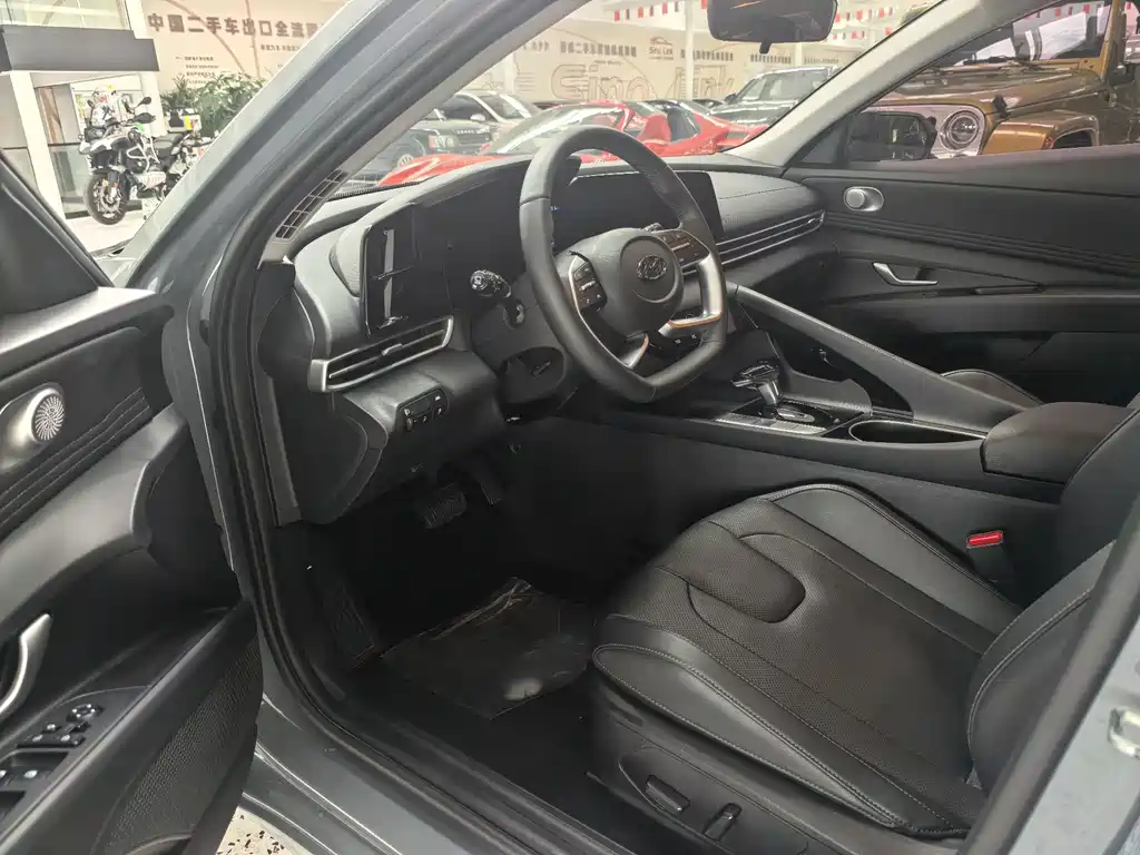 Hyundai Elantra — миниатюра 14