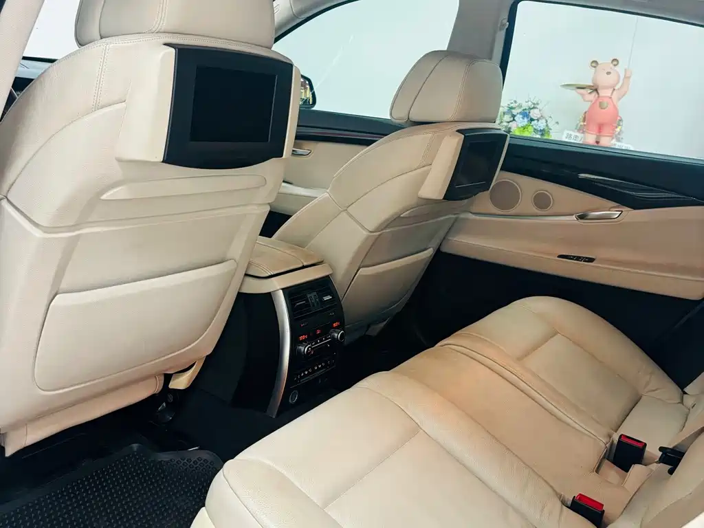 BMW 5 Series GT — миниатюра 11