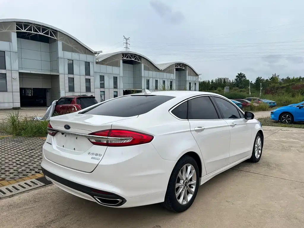 Ford Mondeo — миниатюра 6