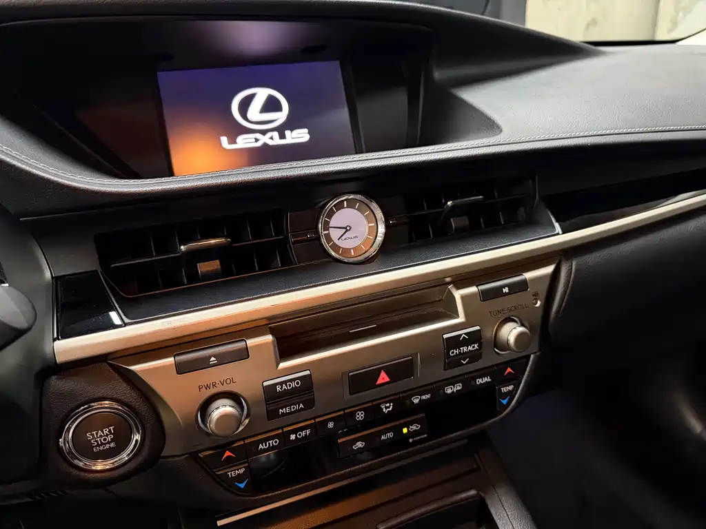 Lexus ES — миниатюра 9