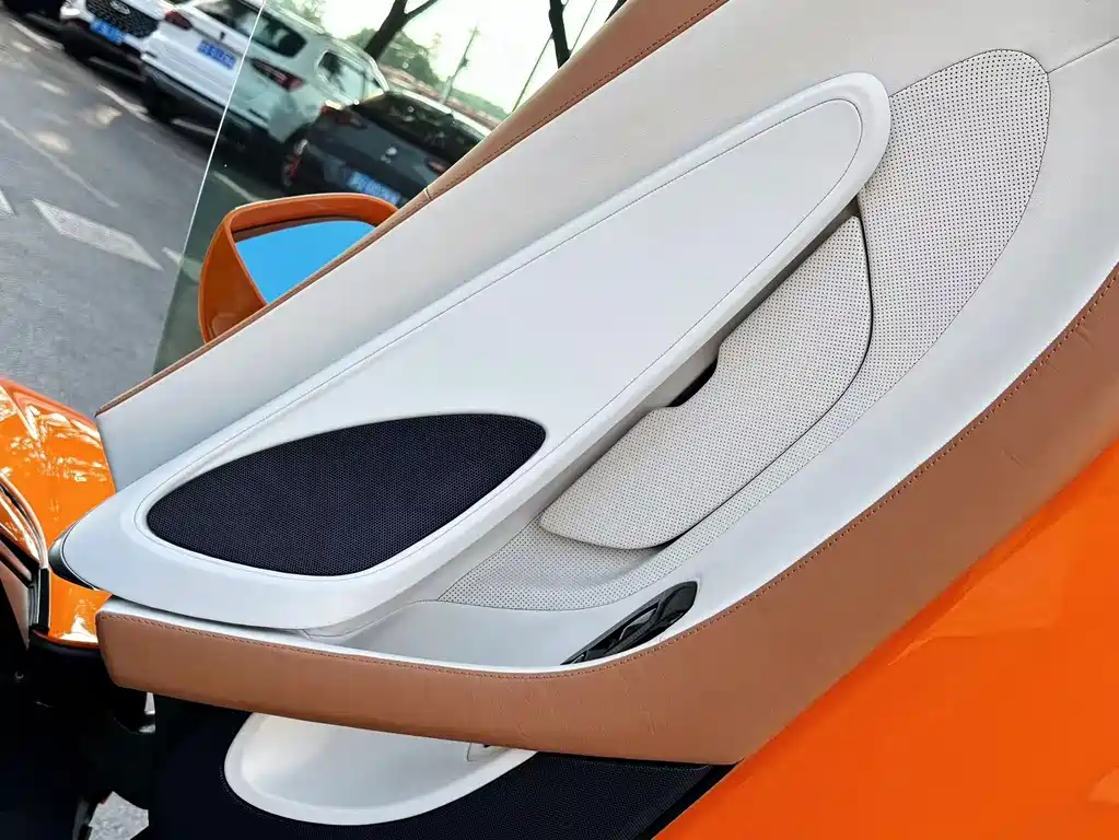 McLaren GT — миниатюра 17