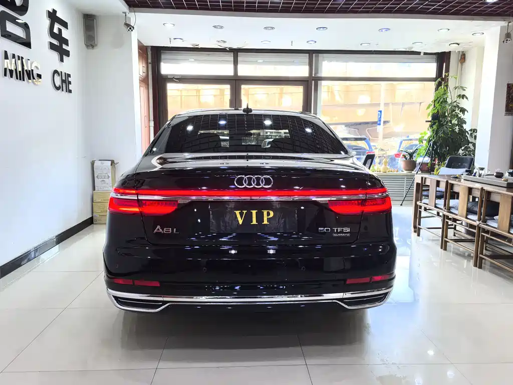 AUDI A8
