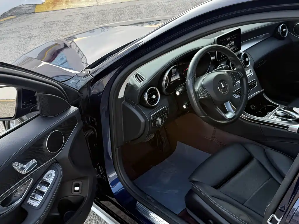 Mercedes-Benz C-Class — миниатюра 6