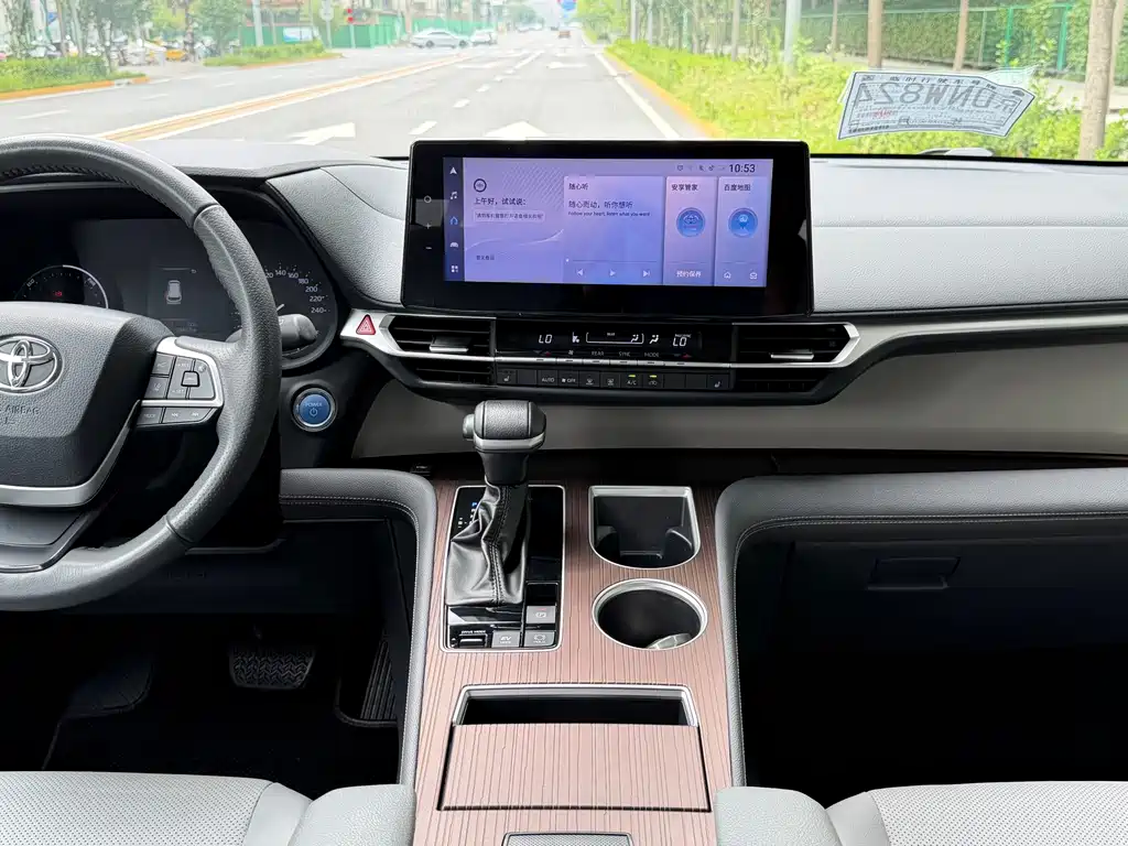 Toyota Granvia — миниатюра 10