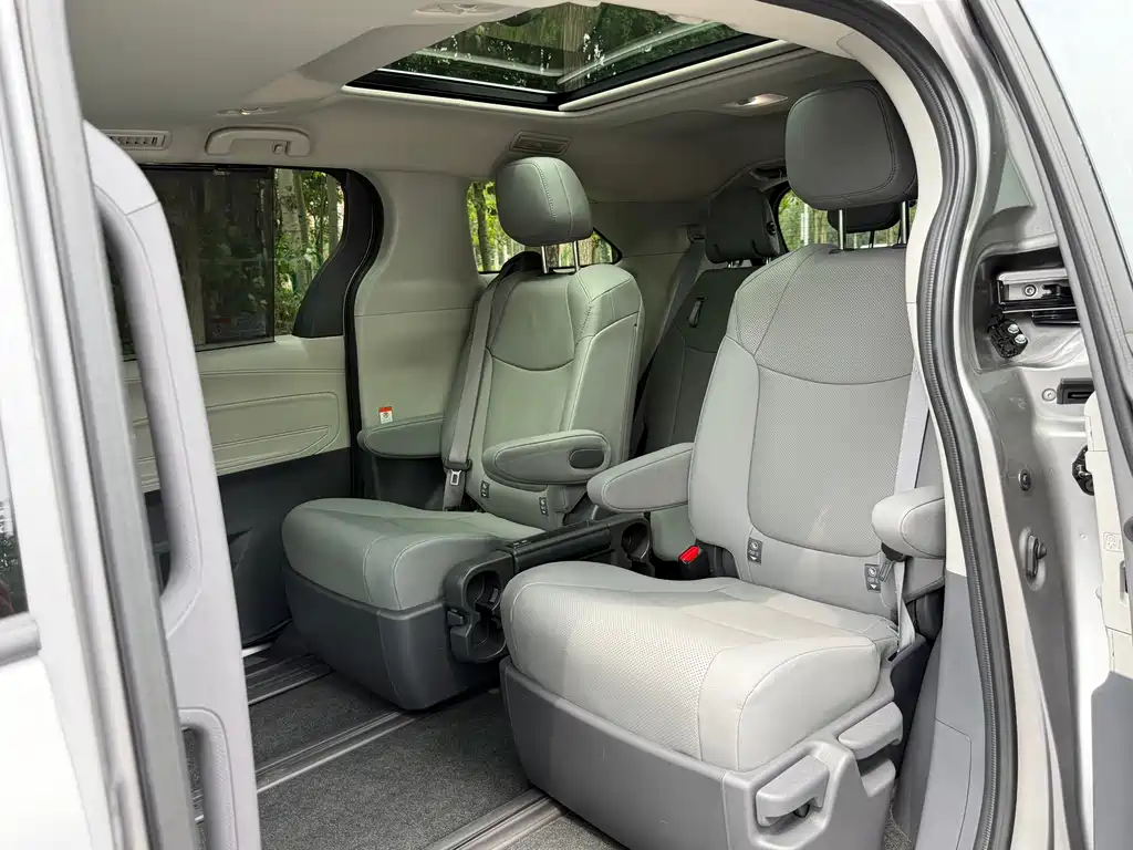 Toyota Granvia — миниатюра 24